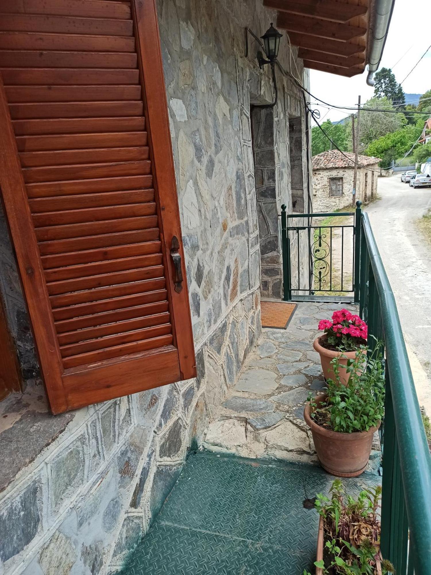 Feneos Apartment *